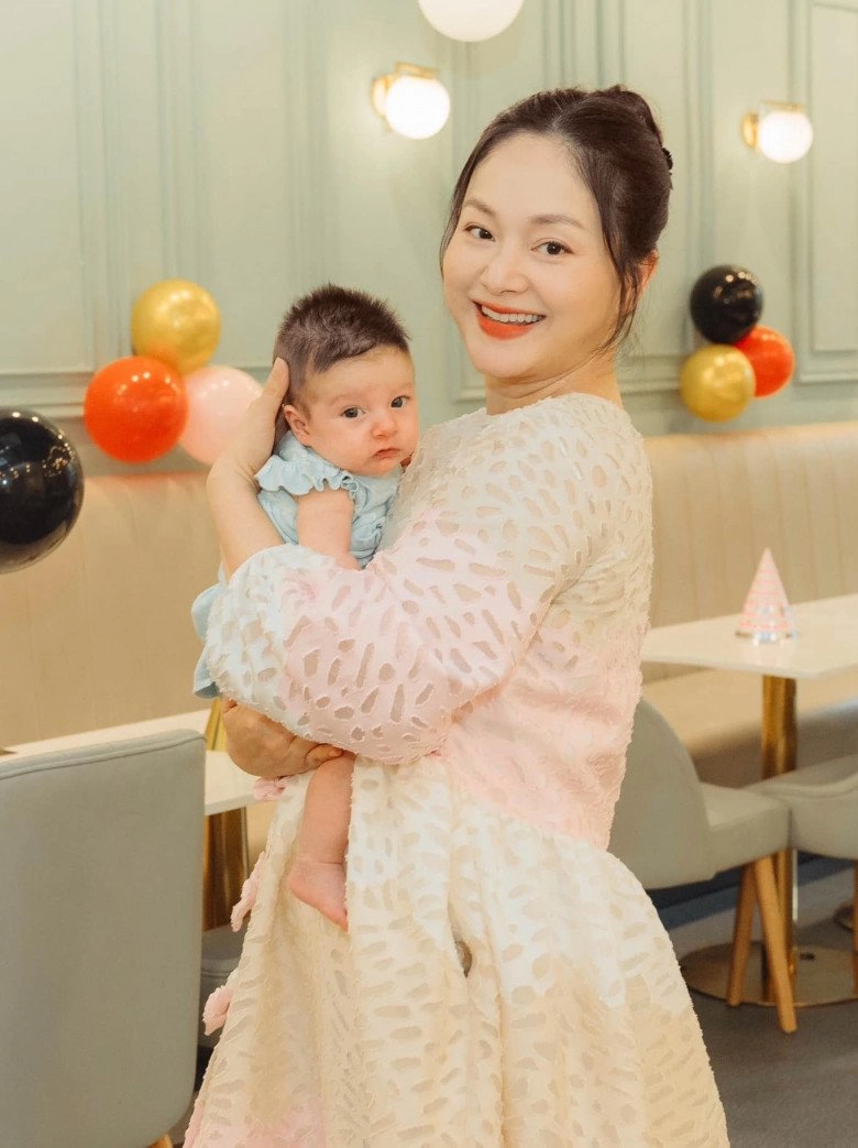 Con gái lai tây thứ 2 của lan phương tròn 3 tháng tuổi da trắng mắt tròn xoe sống mũi cao cực phẩm - 6