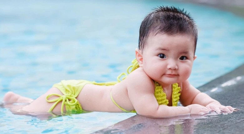 Con gái lisa nhà khánh thi - phan hiển ngày nhỏ tóc ngắn như con trai giờ 1 tuổi trổ nét xinh chuẩn búp bê - 11