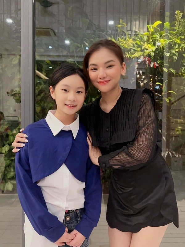 Con gái lý hải gây tranh cãi khi xuất hiện ủng hộ phim của bố với bàn tay sơn móng cầu kỳ - 9