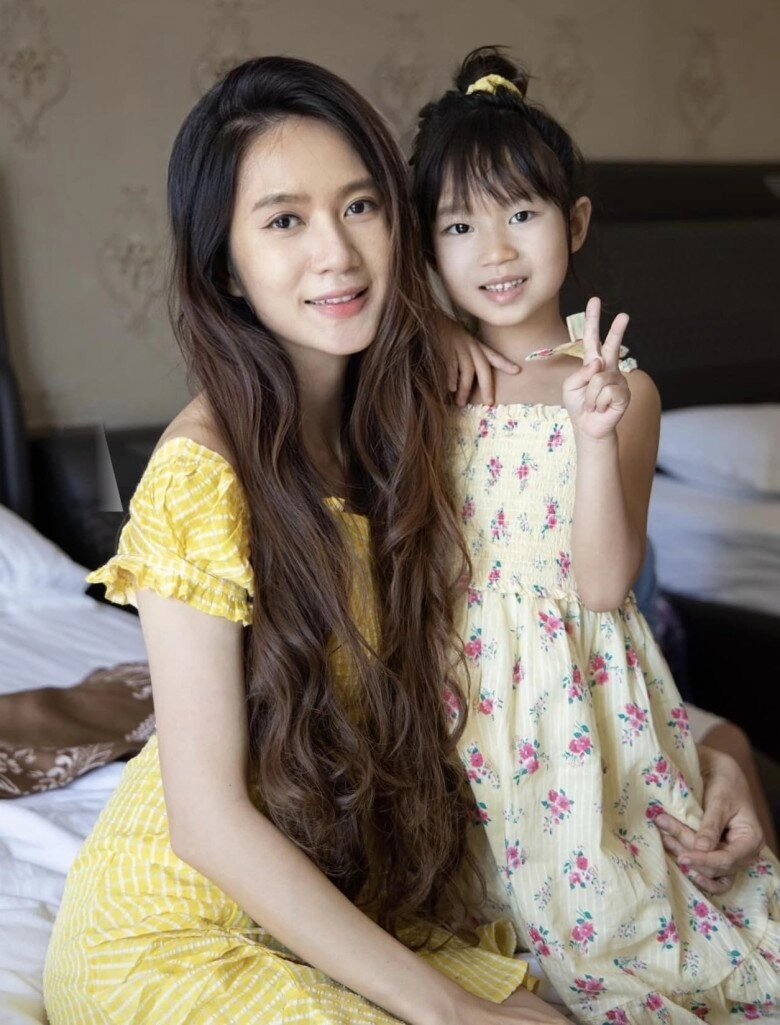 Con gái lý hải trổ tài hội hoạ vẽ chân dung bố mẹ tiểu thư minh hà bất ngờ khi thấy tác phẩm của ái nữ - 3