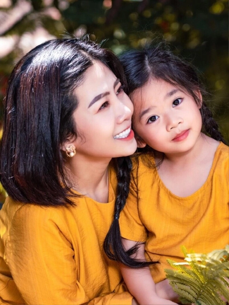 Con gái mai phương được bảo mẫu rèn hội hoạ đánh đàn tài năng nghệ thuật giống hệt người mẹ quá cố - 6