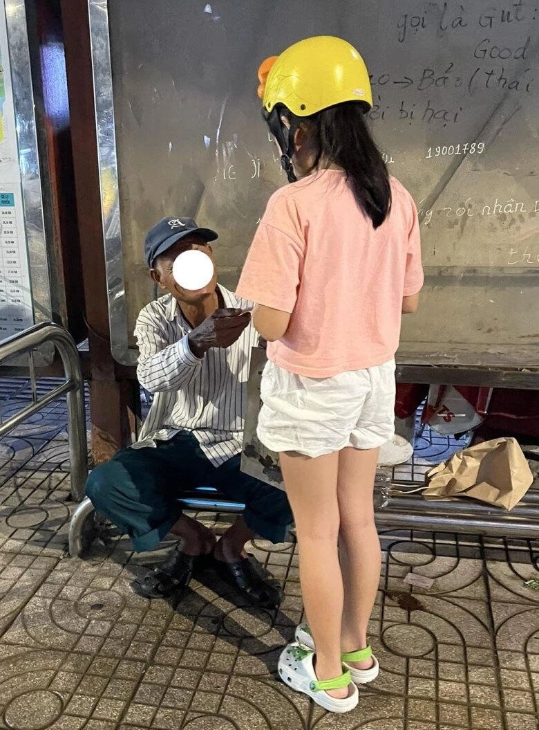 Con gái mai phương được thừa kế hơn nửa tỷ 10 tuổi chăm từ thiện được bảo mẫu nuôi dạy đúng mong ước của mẹ quá cố - 1