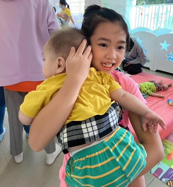 Con gái mai phương được thừa kế hơn nửa tỷ 10 tuổi chăm từ thiện được bảo mẫu nuôi dạy đúng mong ước của mẹ quá cố - 2