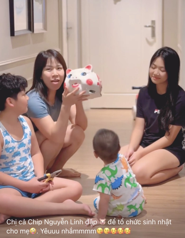 Con gái mạnh trường đập heo tổ chức sinh nhật cho mẹ nhìn số tiền ai cũng bất ngờ - 2