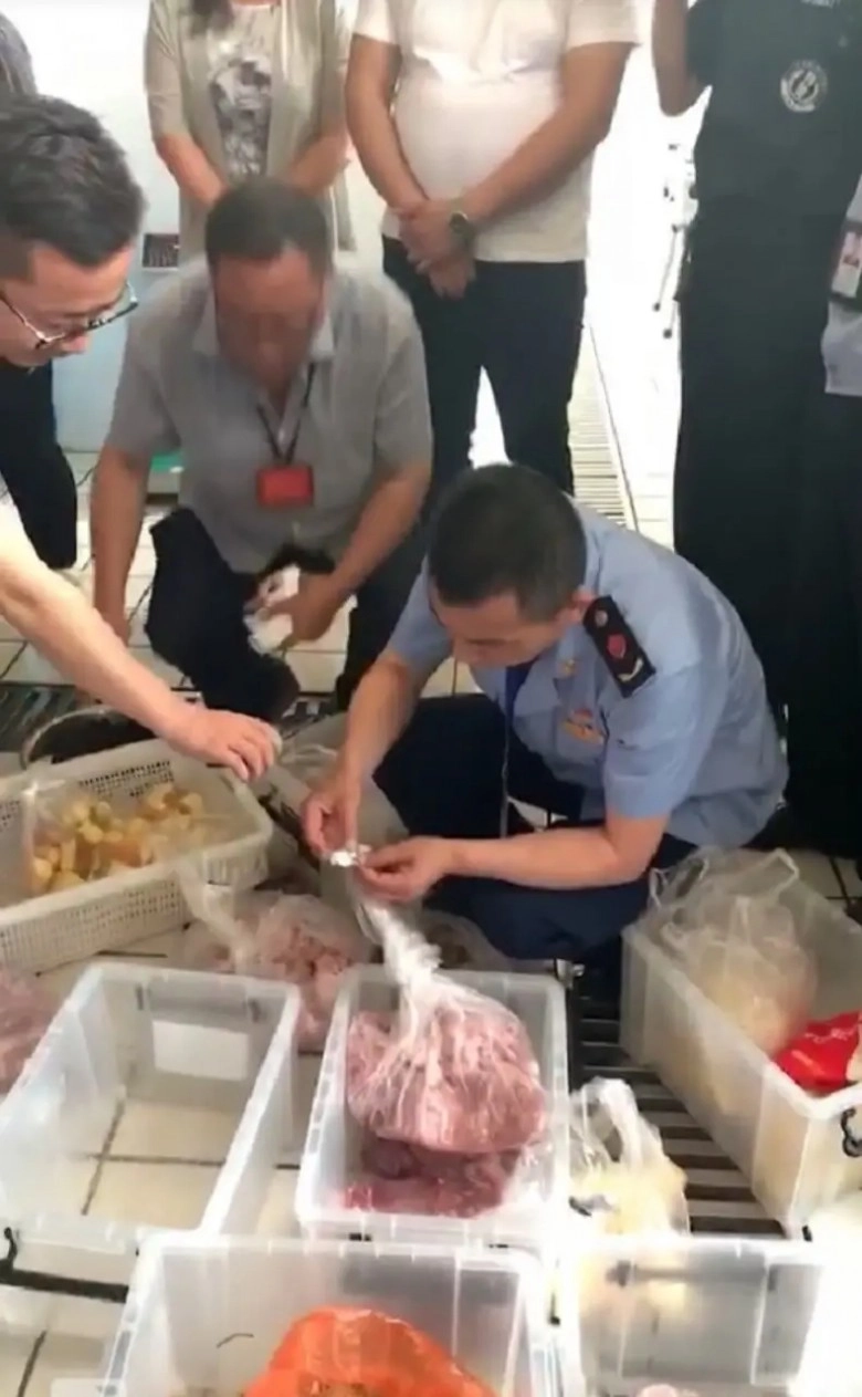 Con gái mẫu giáo đi học về luôn nói đau bụng phụ huynh thấy ảnh gửi trong nhóm chat lớp liền xanh mặt - 4