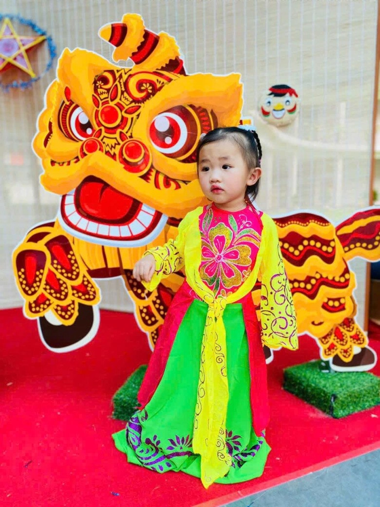 Con gái mc truyền hình việt nam vân hugo khiến dân tình mê tít khi tung bộ ảnh trung thu diện mạo xinh hệt mẹ - 1