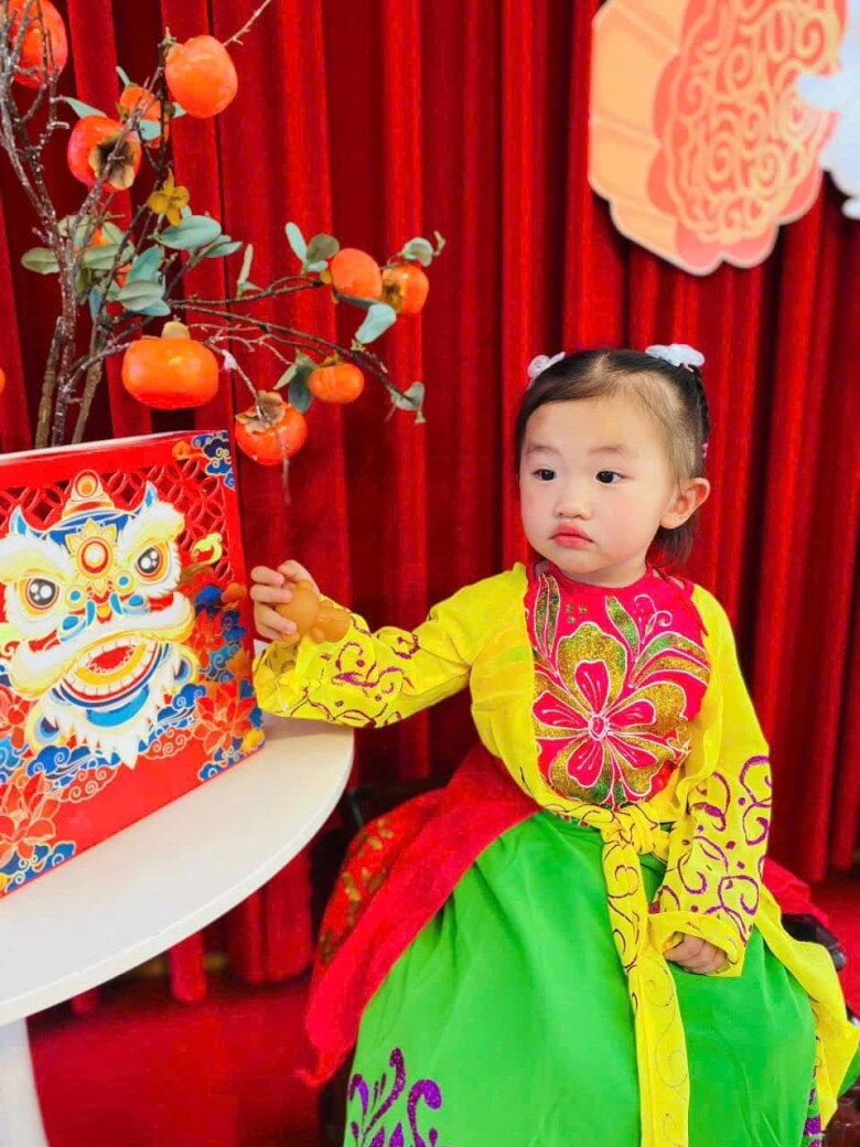Con gái mc truyền hình việt nam vân hugo khiến dân tình mê tít khi tung bộ ảnh trung thu diện mạo xinh hệt mẹ - 3