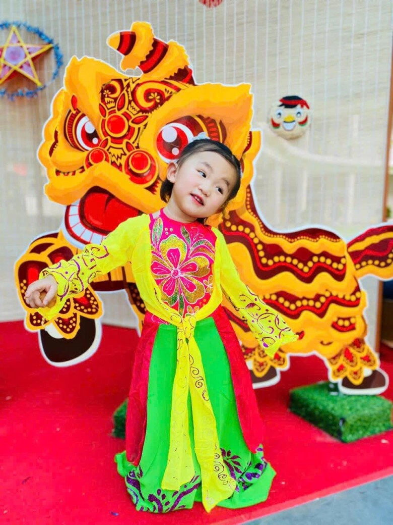 Con gái mc truyền hình việt nam vân hugo khiến dân tình mê tít khi tung bộ ảnh trung thu diện mạo xinh hệt mẹ - 4