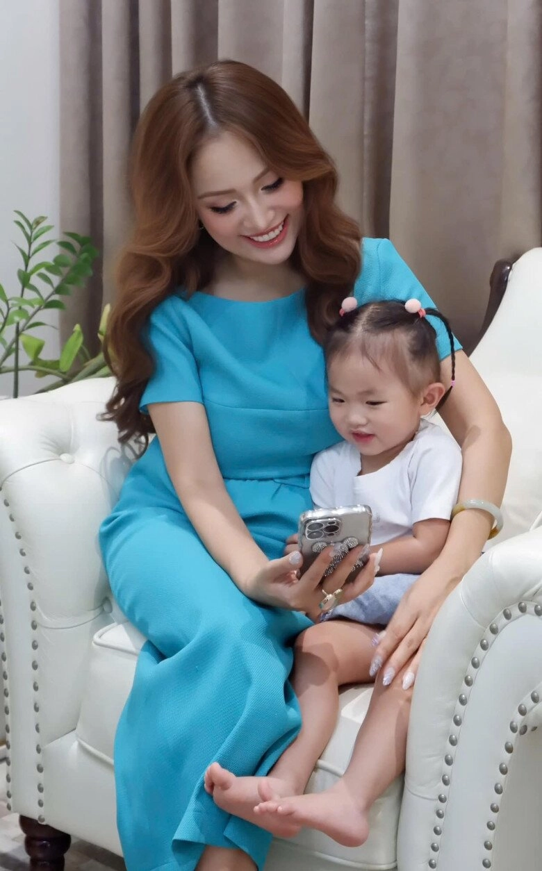 Con gái mc truyền hình việt nam vân hugo khiến dân tình mê tít khi tung bộ ảnh trung thu diện mạo xinh hệt mẹ - 6