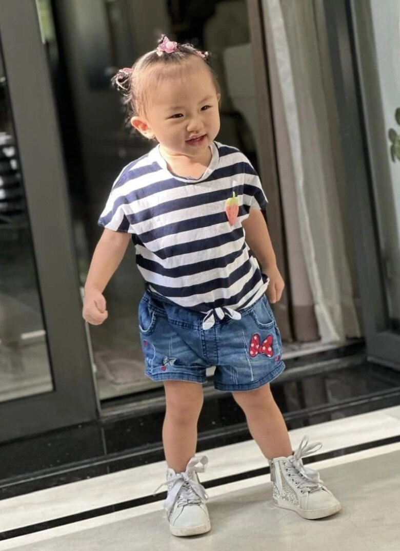 Con gái mc truyền hình việt nam vân hugo khiến dân tình mê tít khi tung bộ ảnh trung thu diện mạo xinh hệt mẹ - 7
