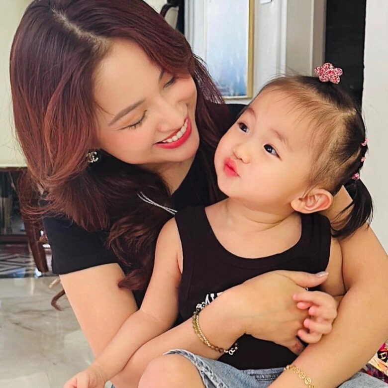Con gái mc truyền hình việt nam vân hugo khiến dân tình mê tít khi tung bộ ảnh trung thu diện mạo xinh hệt mẹ - 8