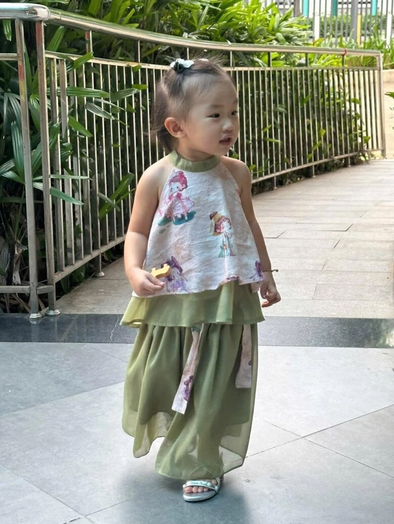 Con gái mc truyền hình việt nam vân hugo khiến dân tình mê tít khi tung bộ ảnh trung thu diện mạo xinh hệt mẹ - 13