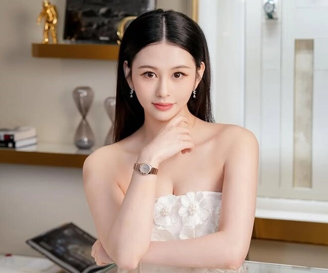 Con gái nữ thần đẹp nhất xinh đến mức bố mẹ phải thuê vệ sĩ riêng bảo vệ sống trong căn hộ thuê 1 tỷtháng - 1
