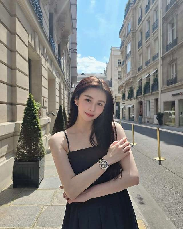 Con gái nữ thần đẹp nhất xinh đến mức bố mẹ phải thuê vệ sĩ riêng bảo vệ sống trong căn hộ thuê 1 tỷtháng - 7