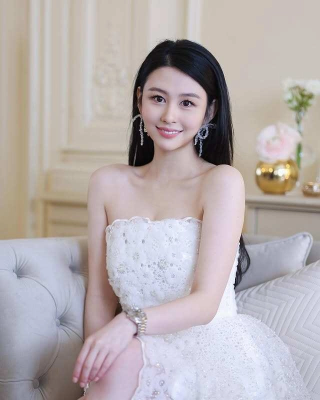 Con gái nữ thần đẹp nhất xinh đến mức bố mẹ phải thuê vệ sĩ riêng bảo vệ sống trong căn hộ thuê 1 tỷtháng - 13
