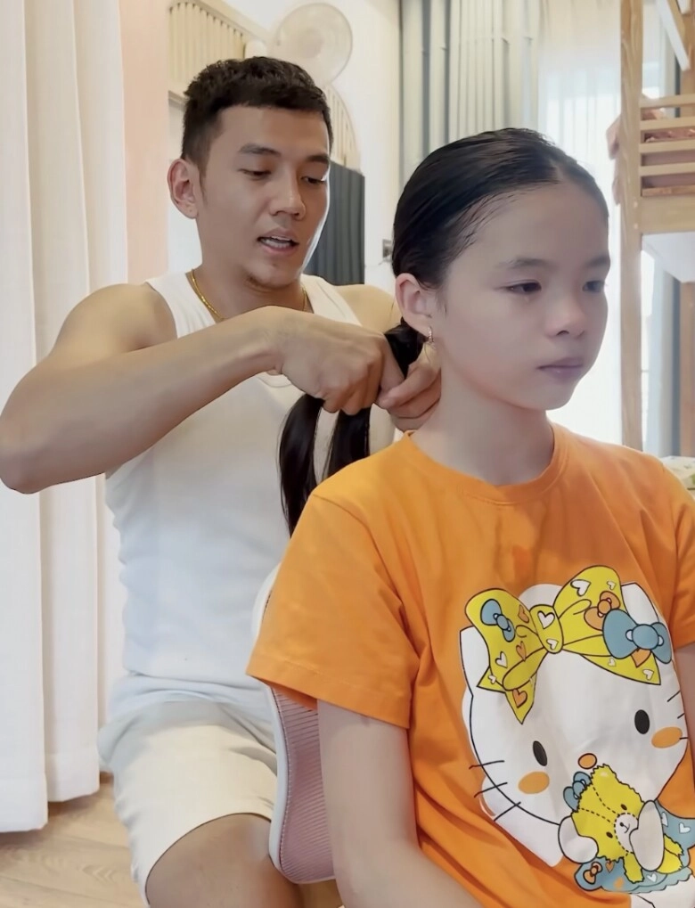 Con gái phương trinh jolie bị chê bai ngoại hình phản ứng của bố dượng lý bình khiến dân tình liên tục bình luận - 1