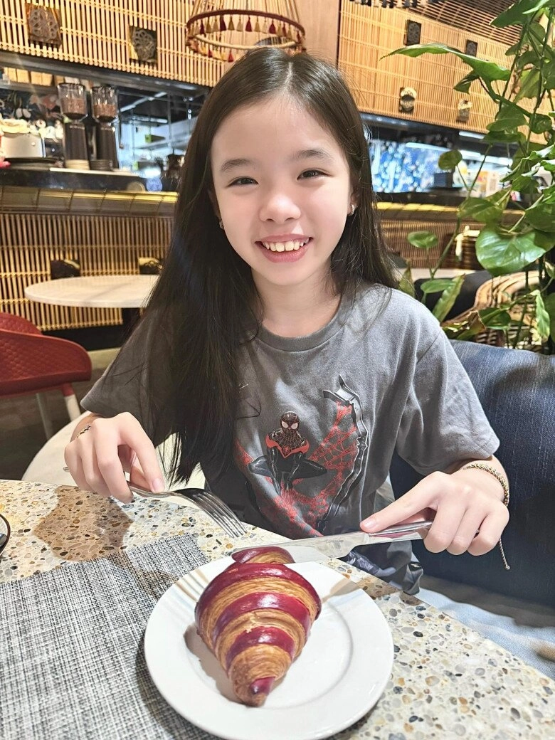 Con gái phương trinh jolie bị chê bai ngoại hình phản ứng của bố dượng lý bình khiến dân tình liên tục bình luận - 4