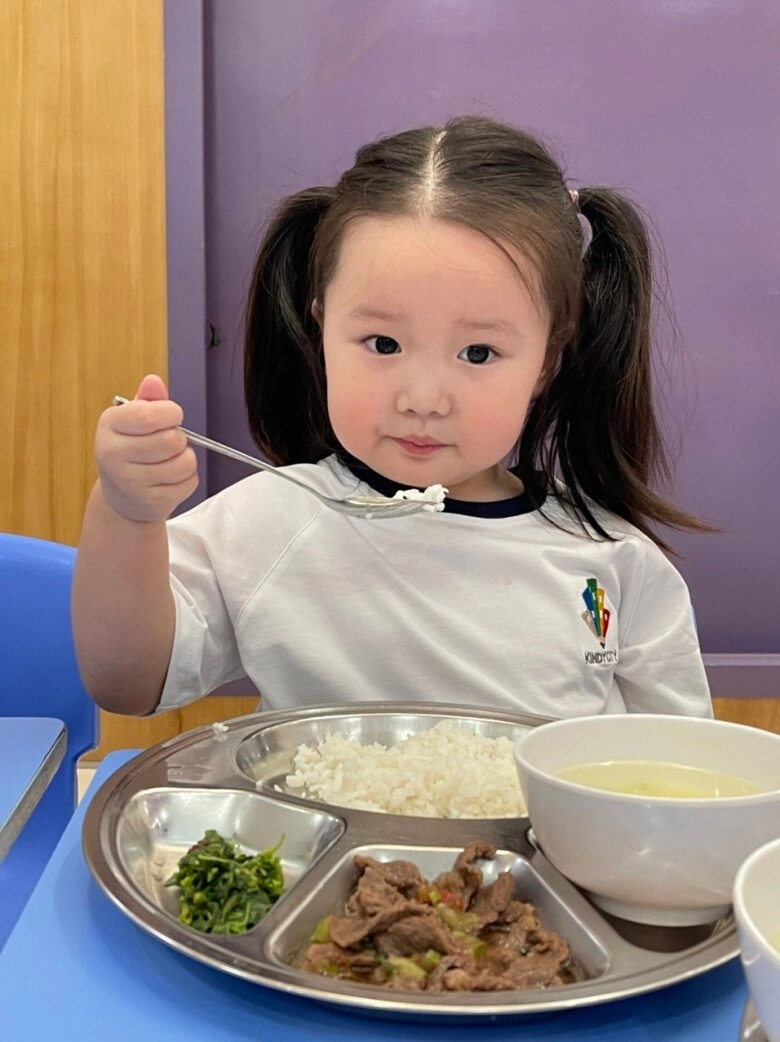 Con gái quách ngọc tuyên ngày bé ngoại hình núc ních giờ lớn trổ mã xinh như hoa hậu nhí - 3