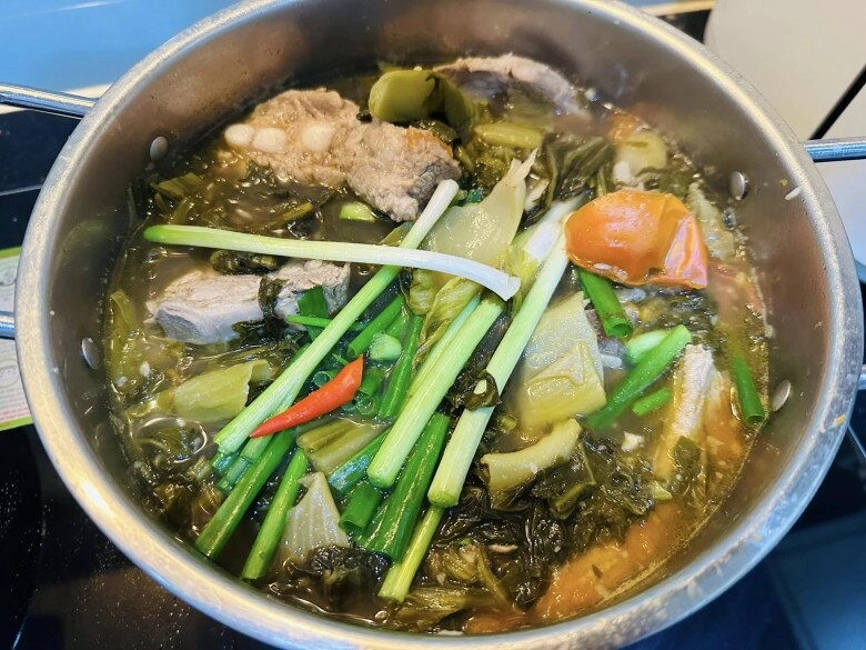 Con gái thành trung lúi húi cùng bố tây làm bánh mẹ thu phượng được anh bull béo chăm bằng món ngon - 9