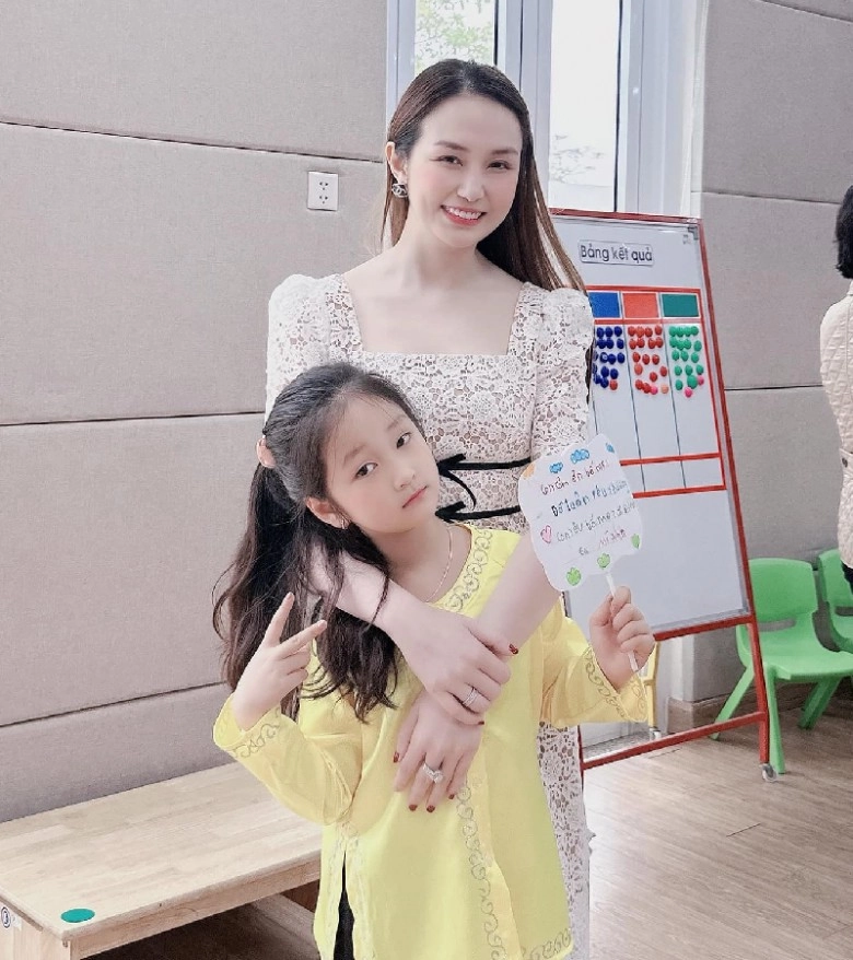 Con gái tuấn hưng viết thư gửi bố đôi lúc con hơi bực nhưng bố mẹ rất kiên nhẫn ai cũng tấm tắc khen - 6