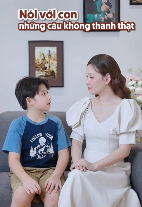 Con hỏi nhà mình giàu phải không mẹ mc đan lê trả lời quá thông minh ai cũng khen ngợi - 3