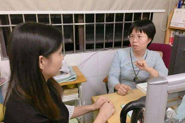 Con làm rách váy bạn mẹ đòi bồi thường nhưng nghe giá tất cả phụ huynh dặn con tránh xa - 2