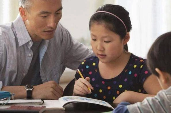 Con làm toán 5 4 9 bị trừ điểm phụ huynh ngã ngửa vì đáp án của cô giáo - 2