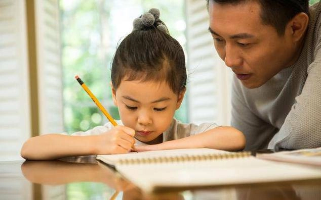 Con làm toán tiểu học 78 75 bị gạch sai đáp án cô giáo đưa ra khiến nhiều phụ huynh hoang mang - 2