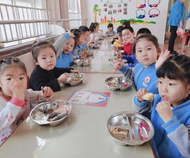 Con mẫu giáo đi lớp sụt cân liên tiếp mẹ kiểm tra camera thì đau đớn khi thấy ảnh ngủ trưa của bé - 1