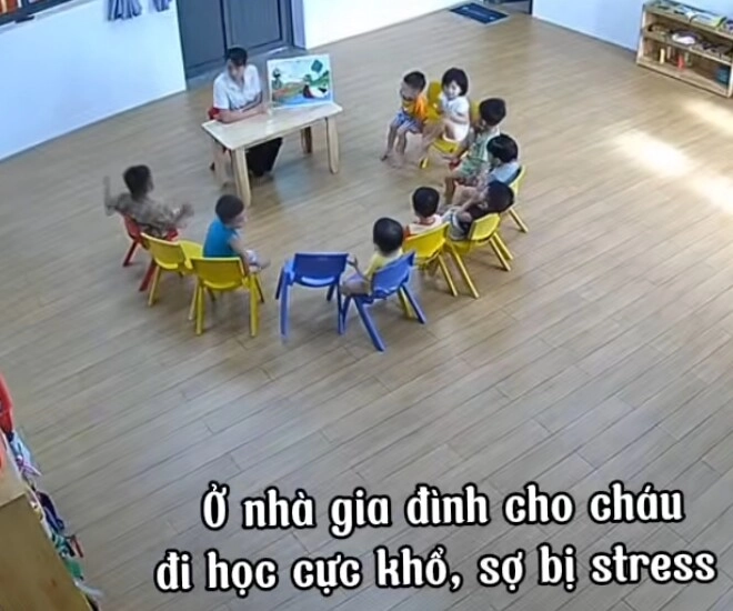 Con mới đi nhà trẻ gia đình lo bé cực khổ bị trầm cảm xemcamera giám sát thì ngã ngửa - 2