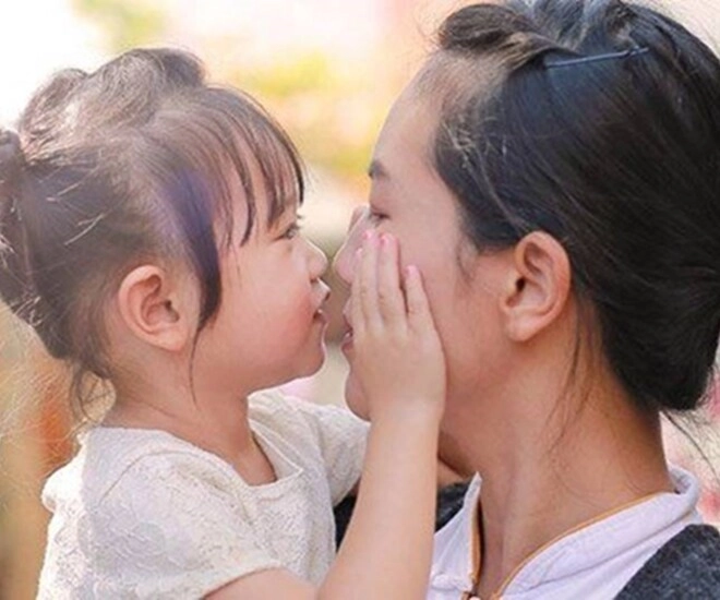 Con nóiđược cô mẫu giáo cho uống thuốc rồi ngủ trưa mẹ giận giữ đòi kiệnvà kết quả xấu hổ - 1