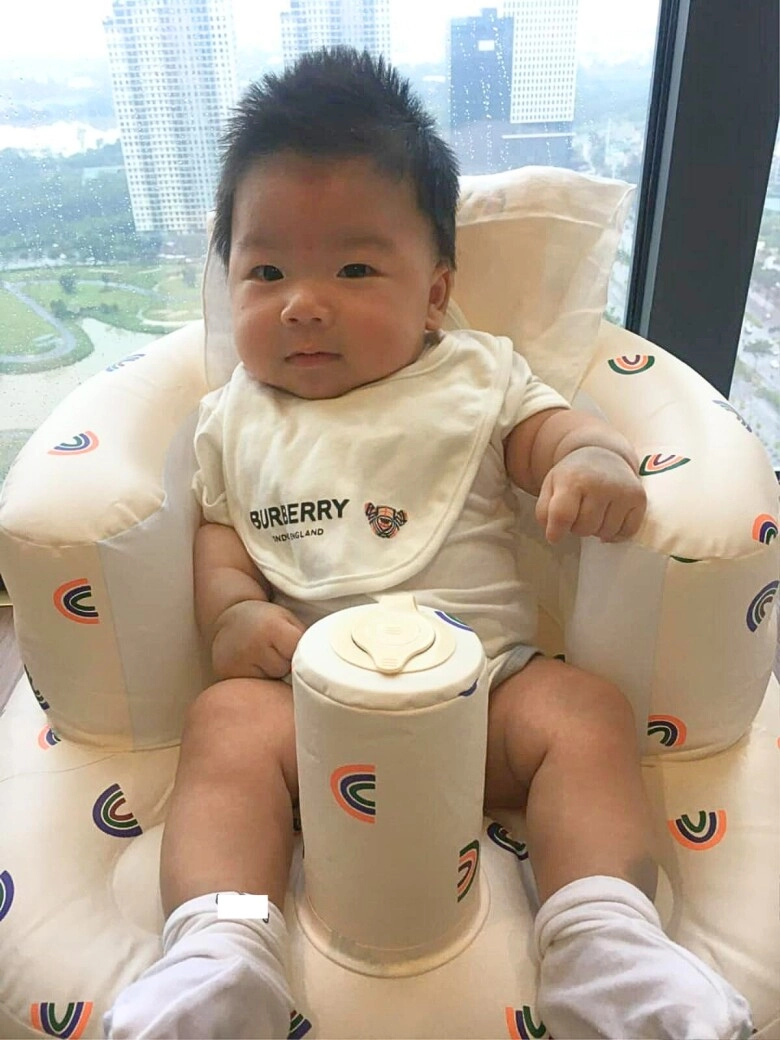 Con trai 3 tháng tuổi có vết bớt đỏ hình bàn tay giữa trán vợ chồng quang hải lo lắng tìm cách chữa - 5