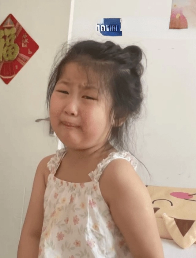 Con trai bất ngờ hét trông giống bố quá khi thấy khỉ trong vườn thú quay ra nhìn chú khỉ mẹ mới cạn lời - 4