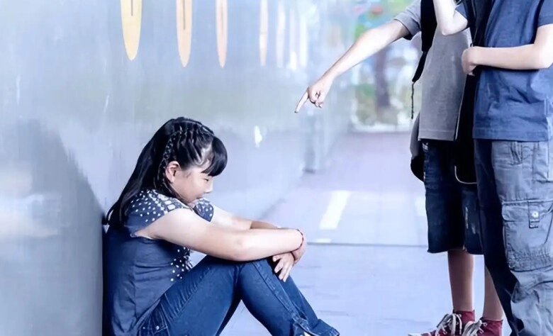 Con trai bị bắt nạt bố đến trường nói chuyện với bạn học của con nào ngờ bị cảnh sát bắt giam 10 ngày - 4