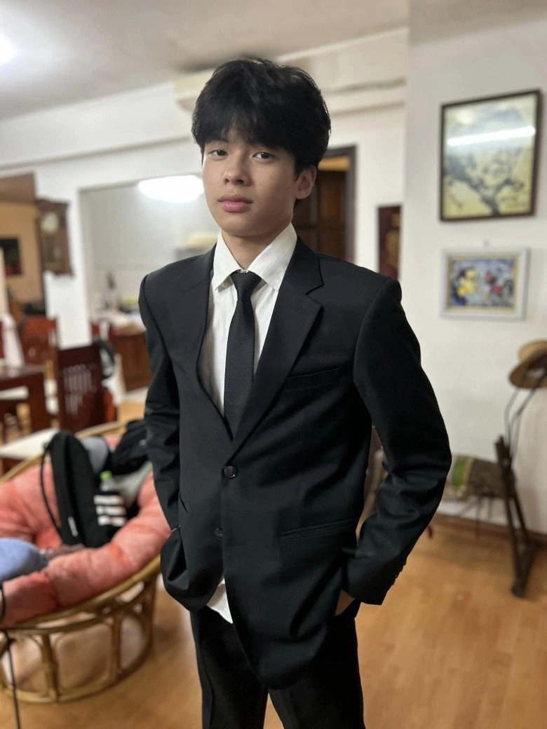 Con trai đạo diễn trần lực xưa tham gia bố ơi mình đi đâu thế răng thưa hài hước giờ dậy thì thành công - 4