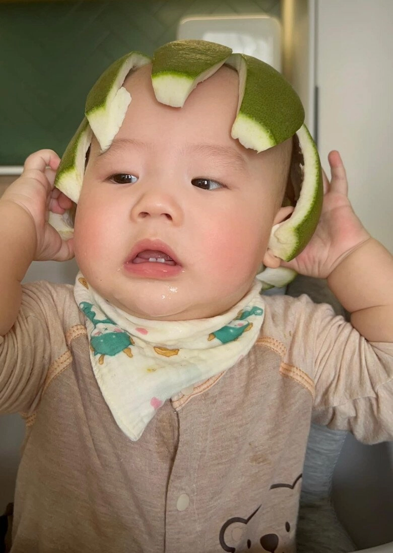 Con trai hoa hậu đại dương lê âu ngân anh bị chê bai ngoại hình nàng hậu làm hành động chữa cháy khiến cđm trầm trồ - 2