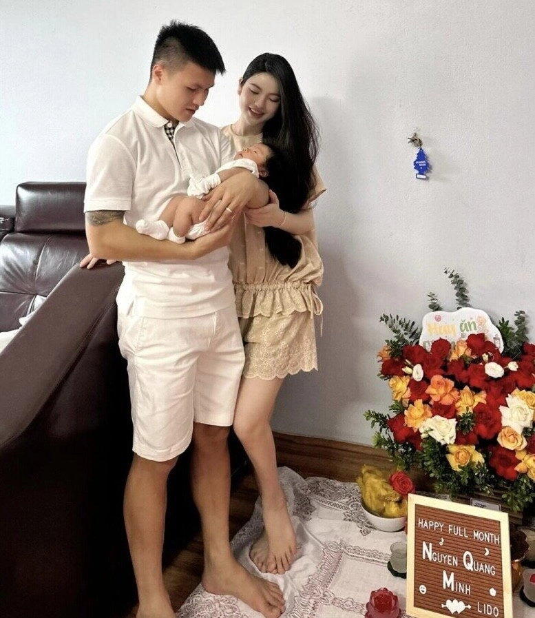 Vợ quang hải đáp khéo khi con trai mới sinh bị soi vết bớt ở chân trái - 3