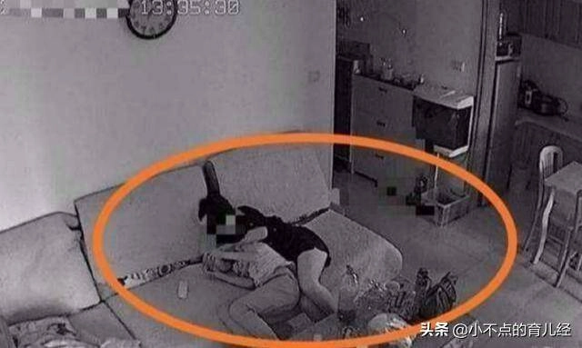 Con trai lớp 4 đưa bạn học nữ về nhà camera giám sát ghi lại cảnh này bố mẹ xem xong tức giận vô cùng - 2