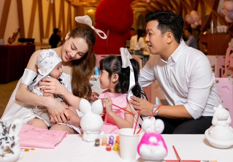 Con trai trường giang nhã phương đúng đẹp từ trong trứng nước 3 tháng mũi cao hệt mẹ 1 tuổi điển trai giống bố - 3