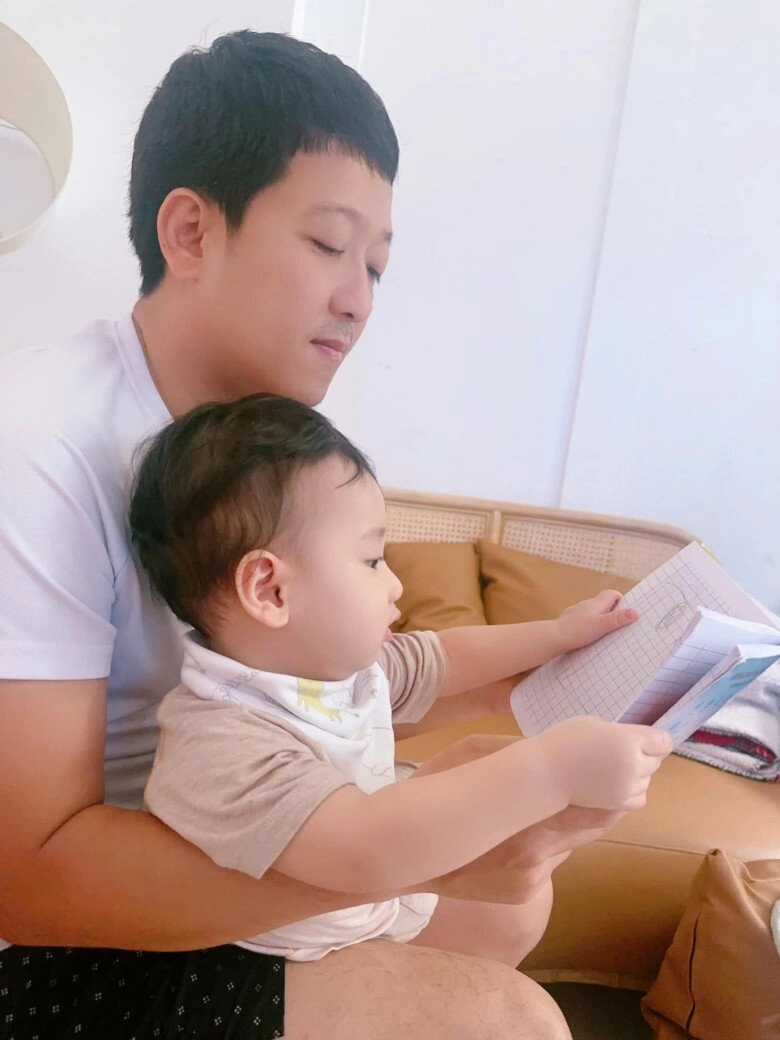 Con trai trường giang nhã phương đúng đẹp từ trong trứng nước 3 tháng mũi cao hệt mẹ 1 tuổi điển trai giống bố - 5