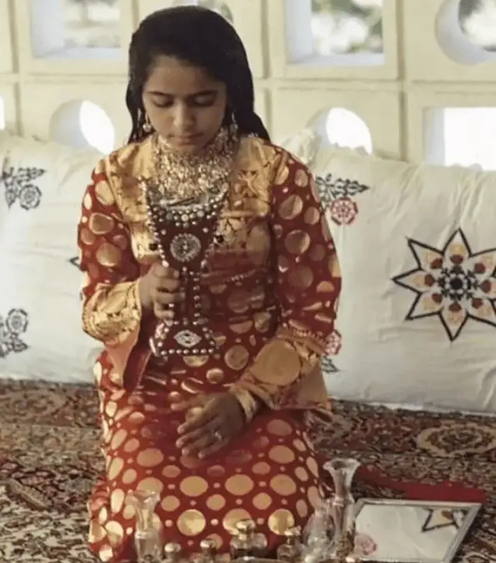 Công chúa bí ẩnnhất dubai 17 tuổi kết hôn với thái tử u40 làm mẹ sinh 12 con diện mạo những đứa trẻ khiến cả thế giới trầm trồ - 3