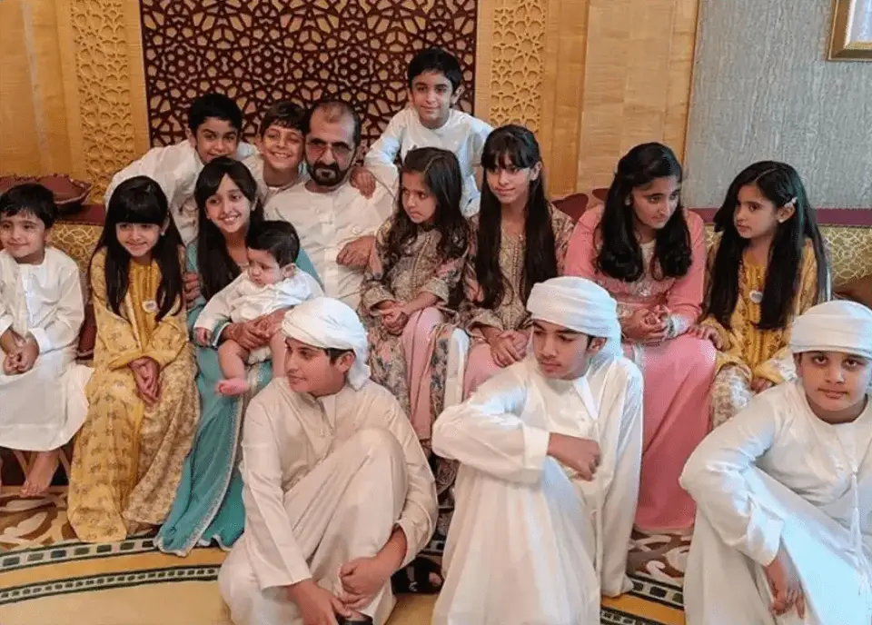 Công chúa bí ẩnnhất dubai 17 tuổi kết hôn với thái tử u40 làm mẹ sinh 12 con diện mạo những đứa trẻ khiến cả thế giới trầm trồ - 5