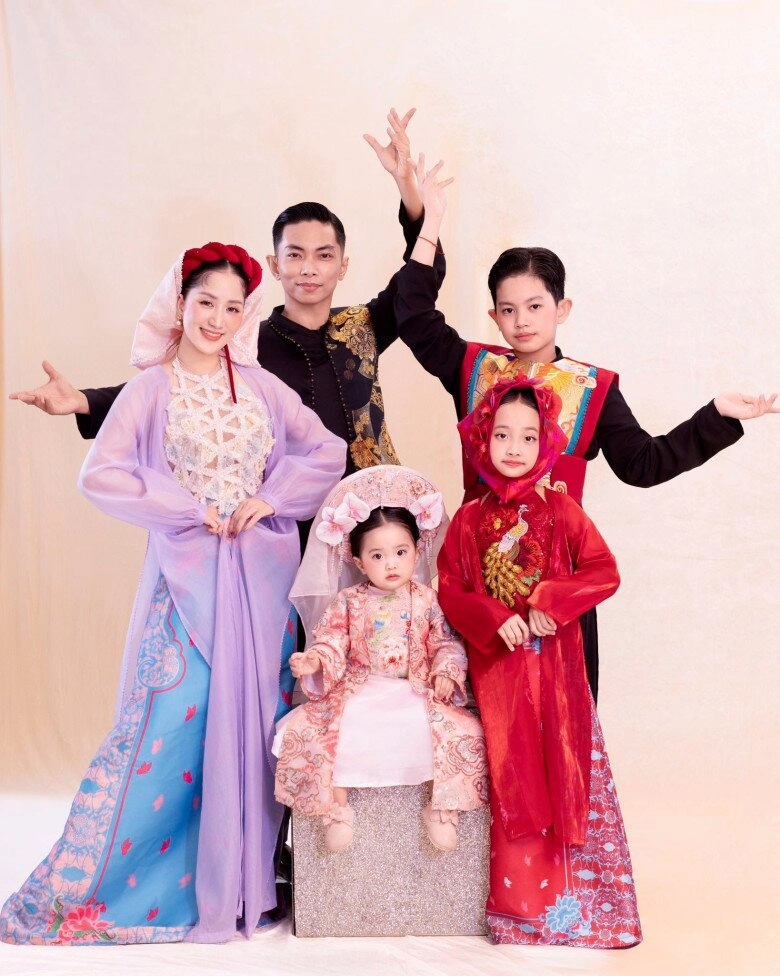 cosplay mv bắc bling của hoà minzy gia đình khánh thi phan hiển gây sốt cõi mạng 3 con nhan sắc cực phẩm - 2