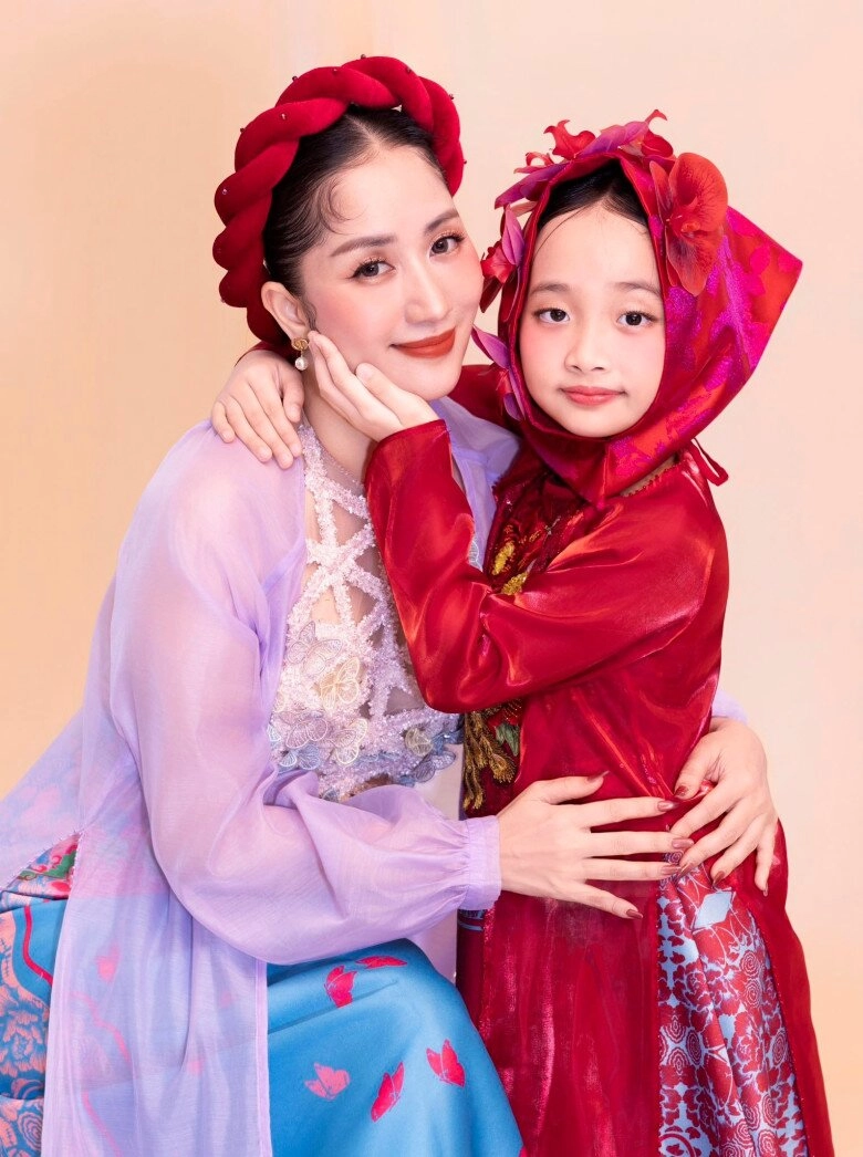 cosplay mv bắc bling của hoà minzy gia đình khánh thi phan hiển gây sốt cõi mạng 3 con nhan sắc cực phẩm - 7
