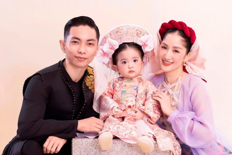 cosplay mv bắc bling của hoà minzy gia đình khánh thi phan hiển gây sốt cõi mạng 3 con nhan sắc cực phẩm - 8