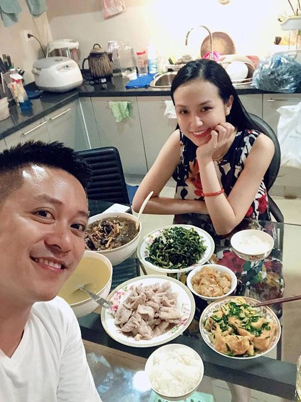 Cùng một chế độ chăm sóc con gái tuấn hưng kém 3 tuổi nhưng cao hơn anh trai nửa cái đầu xinh hệt mẹ chủ tịch - 5