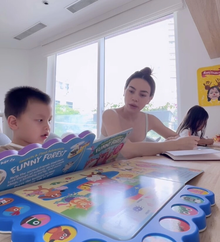 Hồ ngọc hà tiết lộ cuộc sống khác biệt của cặp sinh đôi lisa leon khi ở cùng bố và mẹ trong biệt thự 30 tỷ - 5