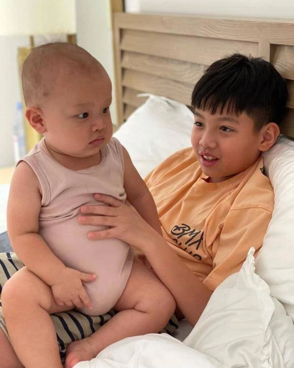 Cười bò cảnh hồ ngọc hà bế bồng hôn âu yếm subeo leon cuống cuồng ghen tỵ - 8