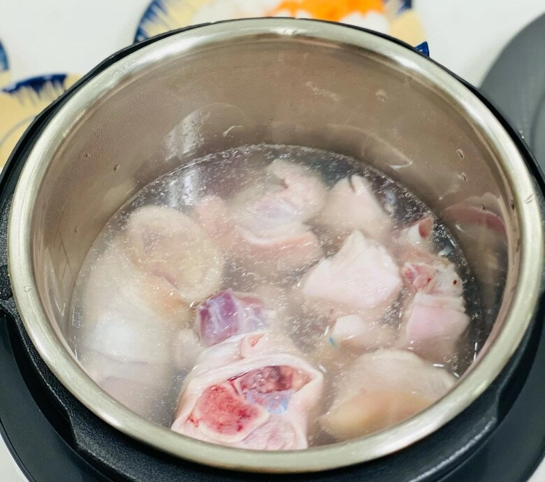 Cuối tuần đổi gió với nui giò heo trứng cút vừa ngon lại lạ miệng đủ dinh dưỡng - 3