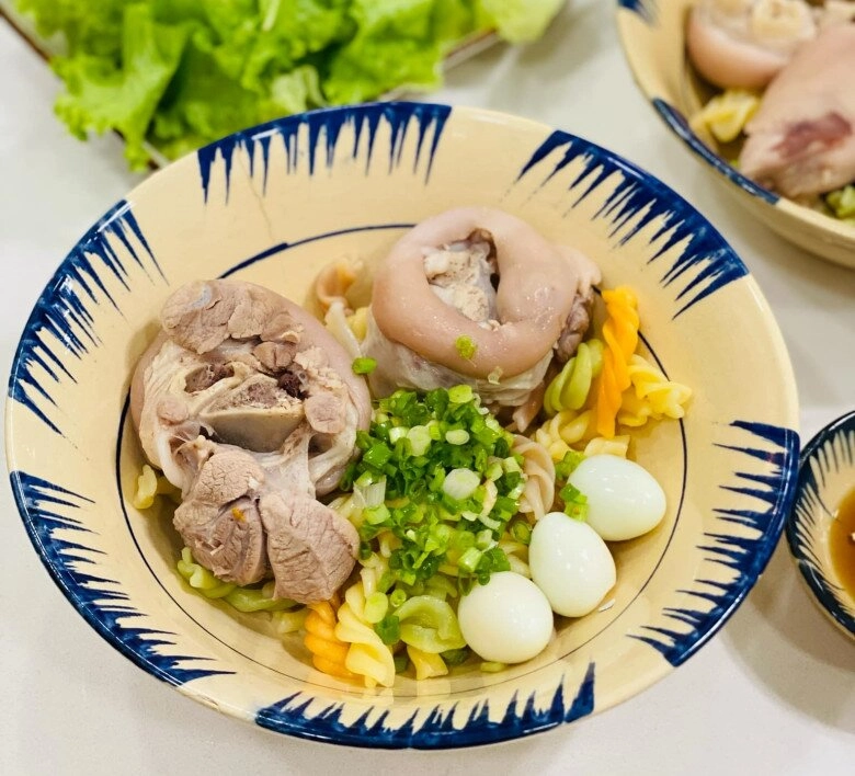 Cuối tuần đổi gió với nui giò heo trứng cút vừa ngon lại lạ miệng đủ dinh dưỡng - 10